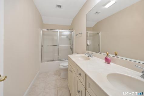 13 Stonegate Circle Cheshire CT 06410