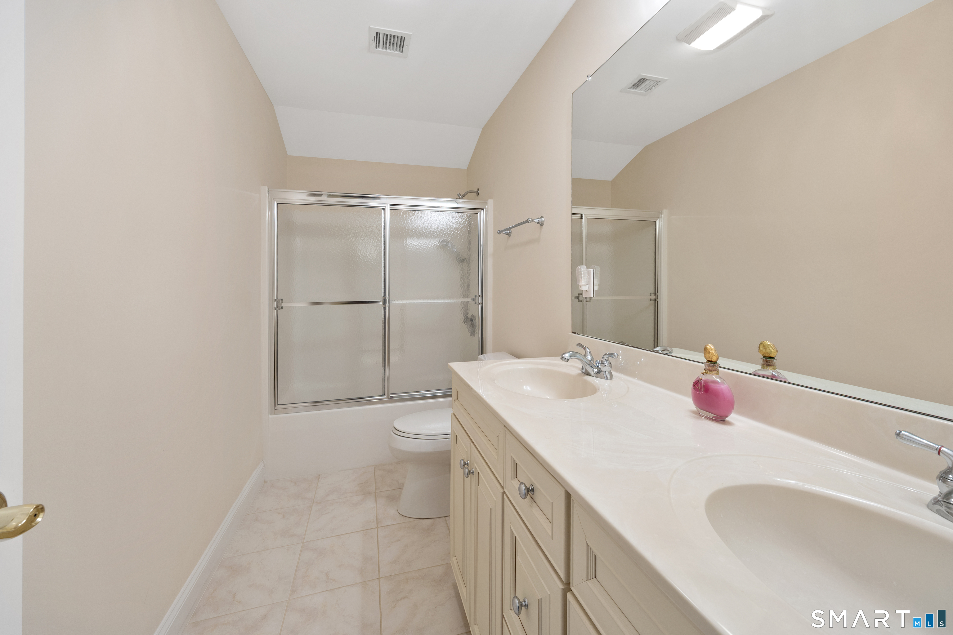 13 Stonegate Circle Cheshire CT 06410
