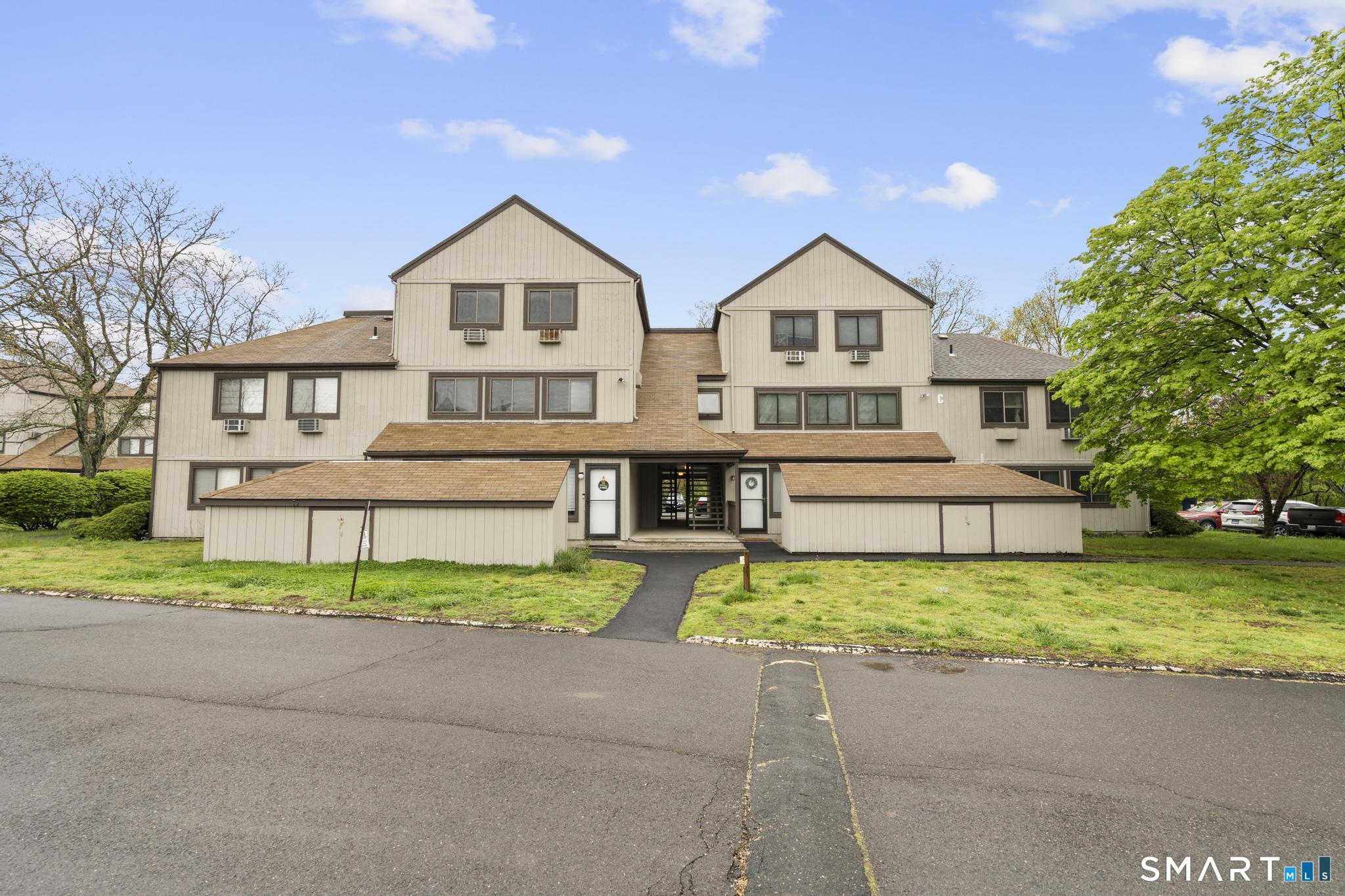 10 Pineview Drive Branford CT 06405