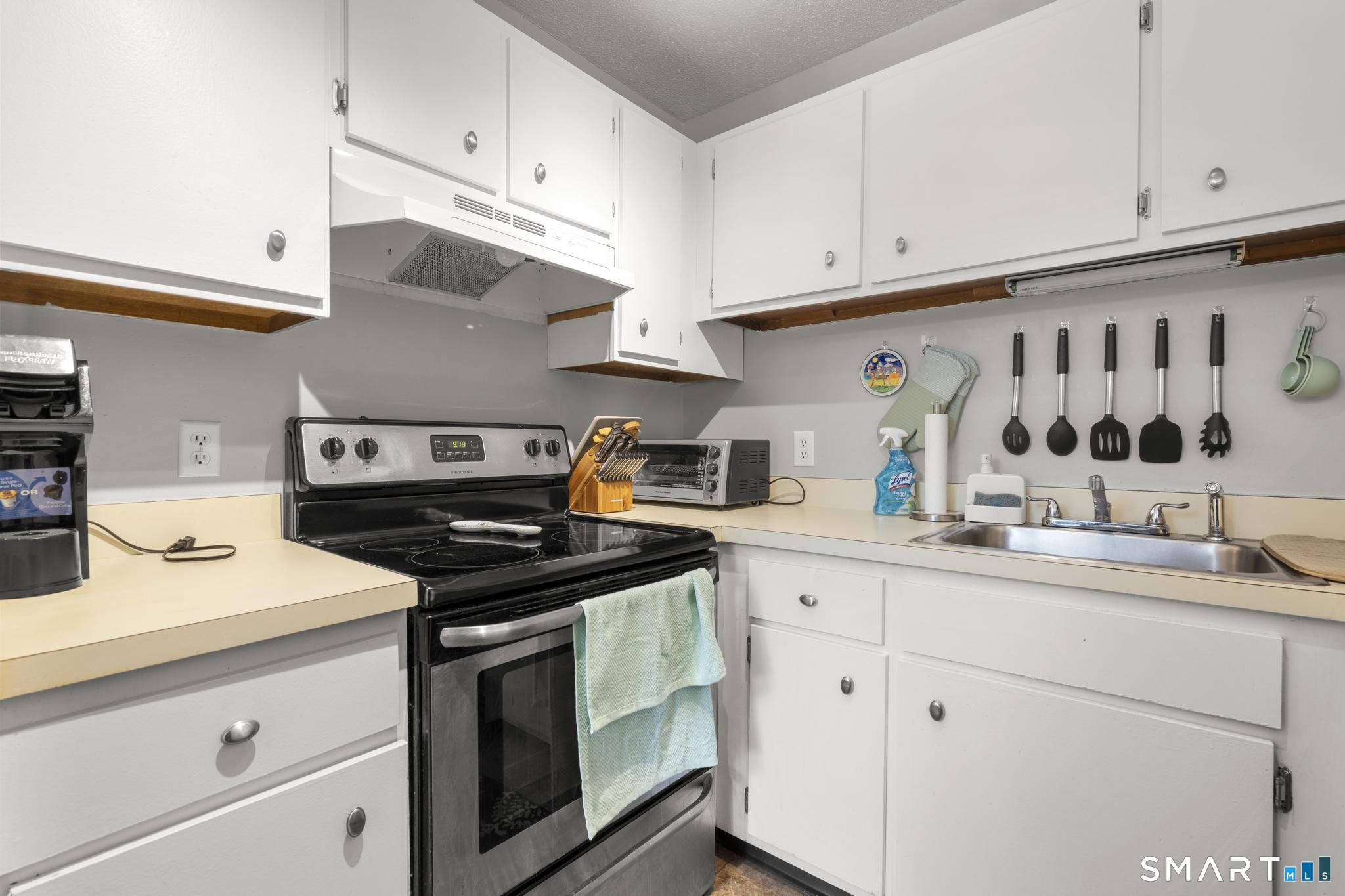 10 Pineview Drive Branford CT 06405
