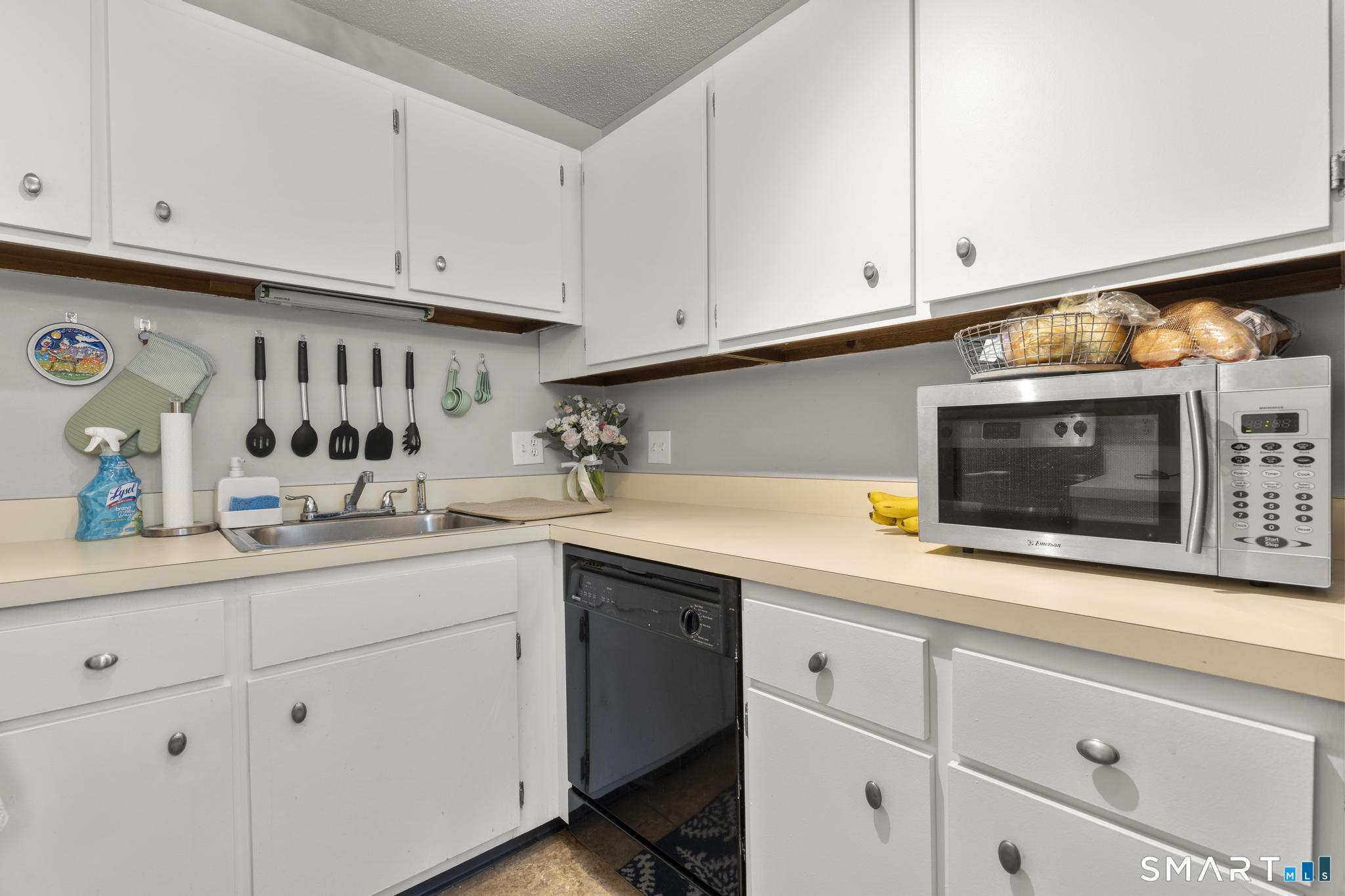 10 Pineview Drive Branford CT 06405