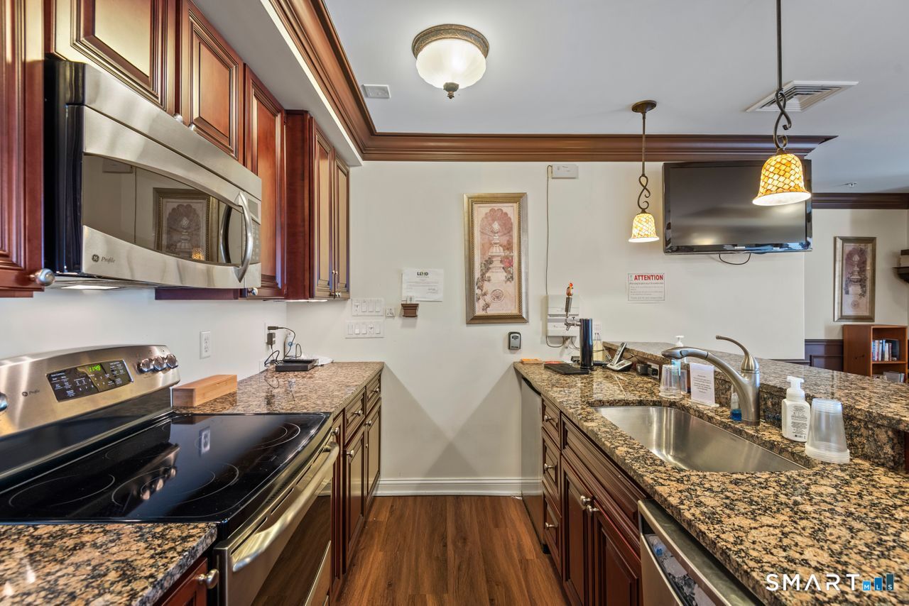 461 Bank Street New London CT 06320