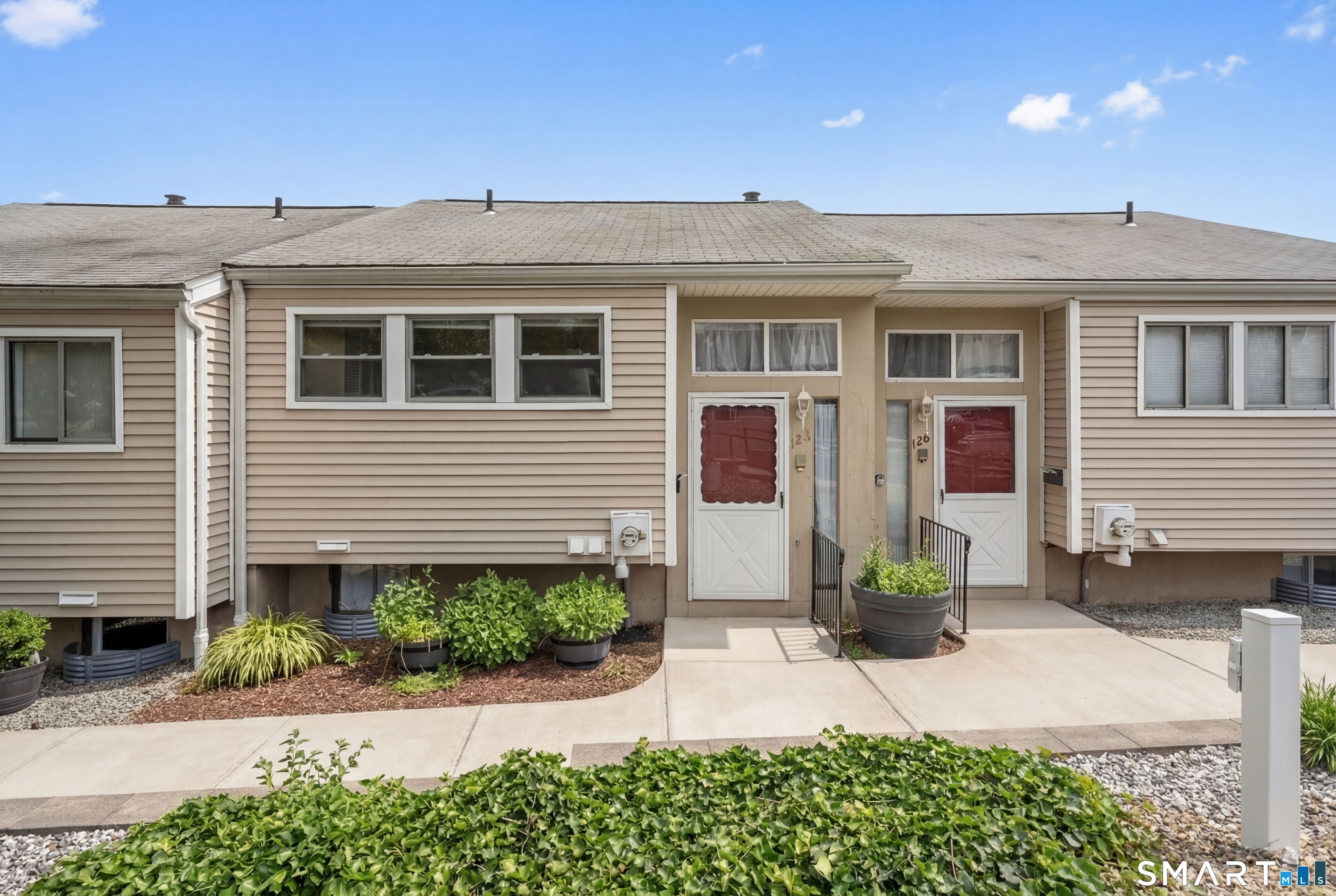 Hamden CT, 128 Shepards Knoll Drive, Unit 128
