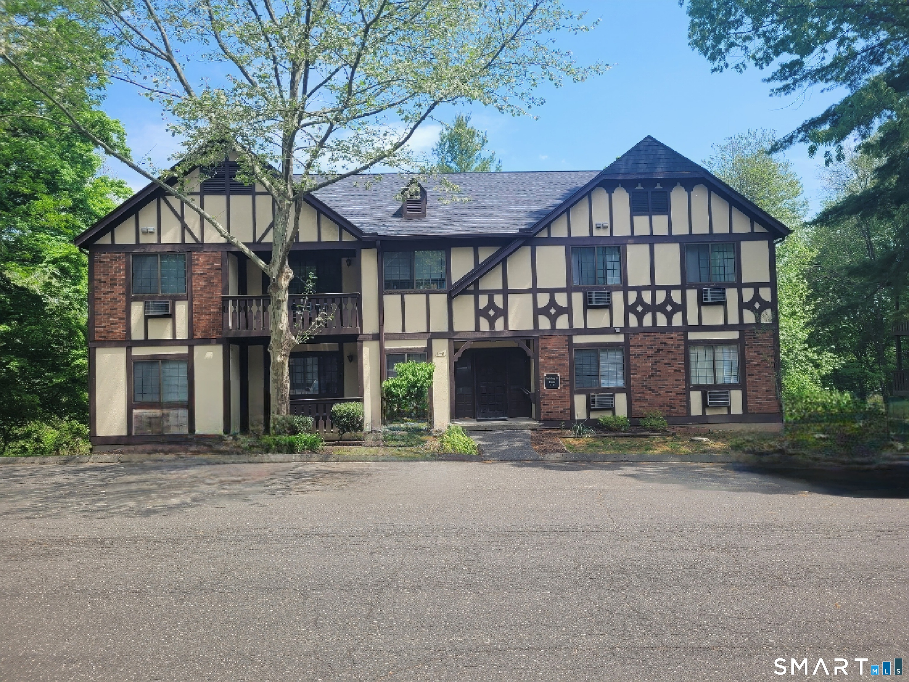 5 Essex Court Brookfield CT 06804