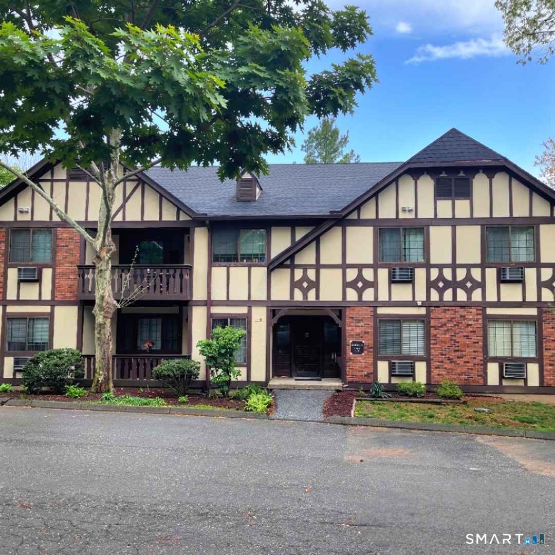 5 Essex Court Brookfield CT 06804
