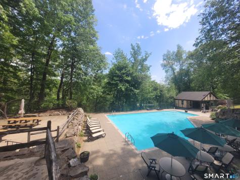 5 Essex Court Brookfield CT 06804