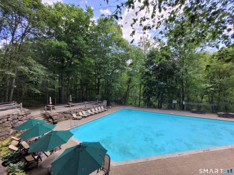 5 Essex Court Brookfield CT 06804
