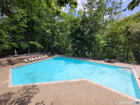 5 Essex Court Brookfield CT 06804