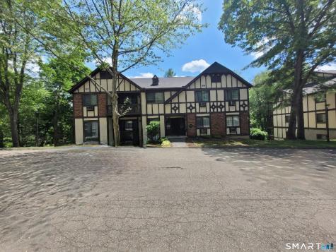 5 Essex Court Brookfield CT 06804