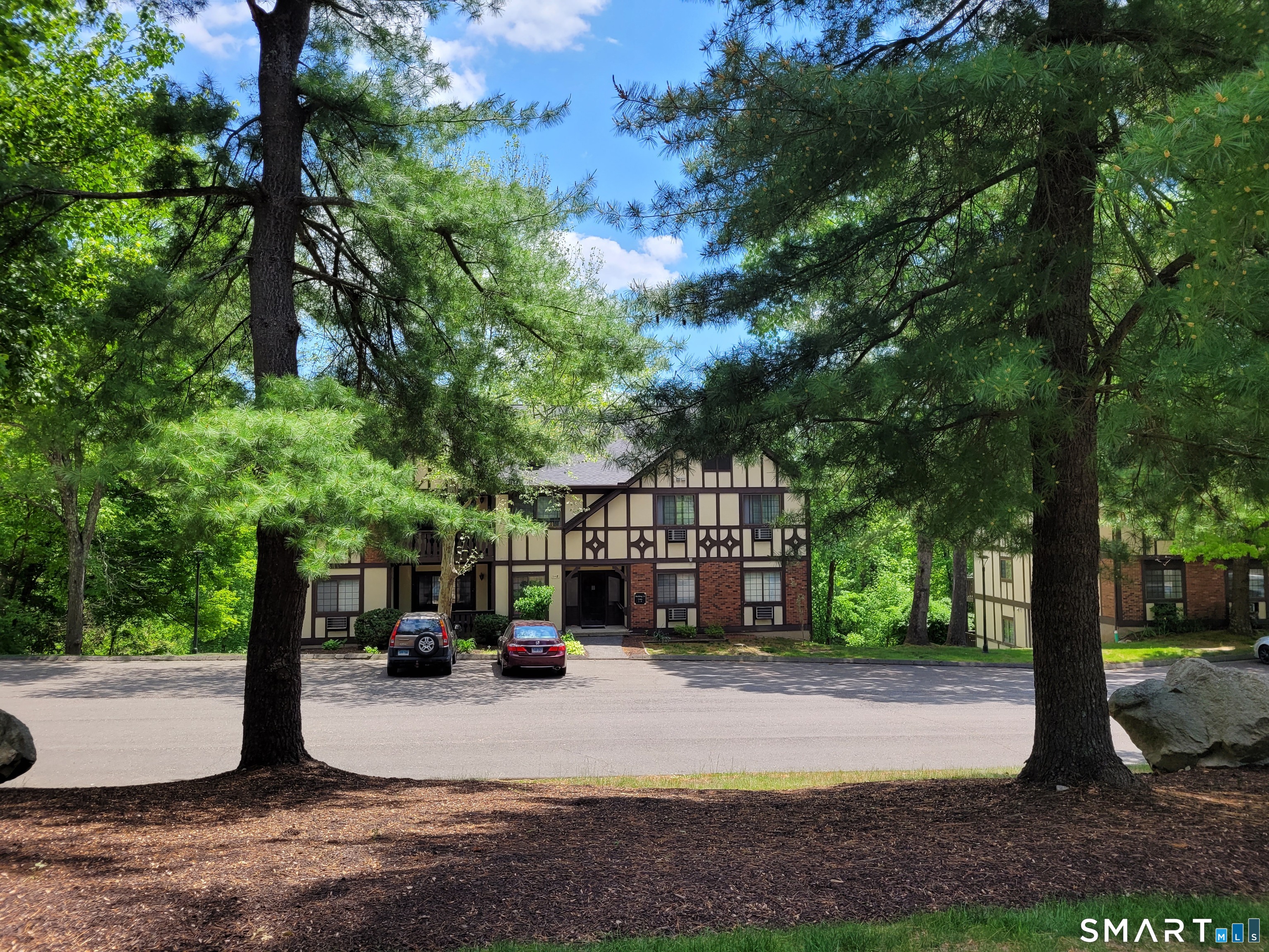 5 Essex Court Brookfield CT 06804