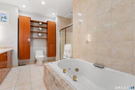 16 Whalers Point East Haven CT 06512