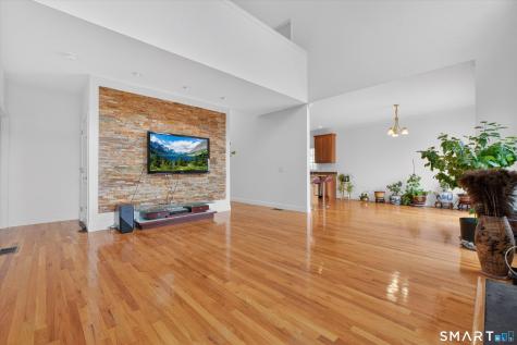 18 Tobins Court Danbury CT 06810