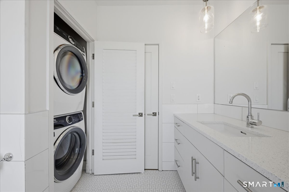 60 Willow Street Stonington CT 06355