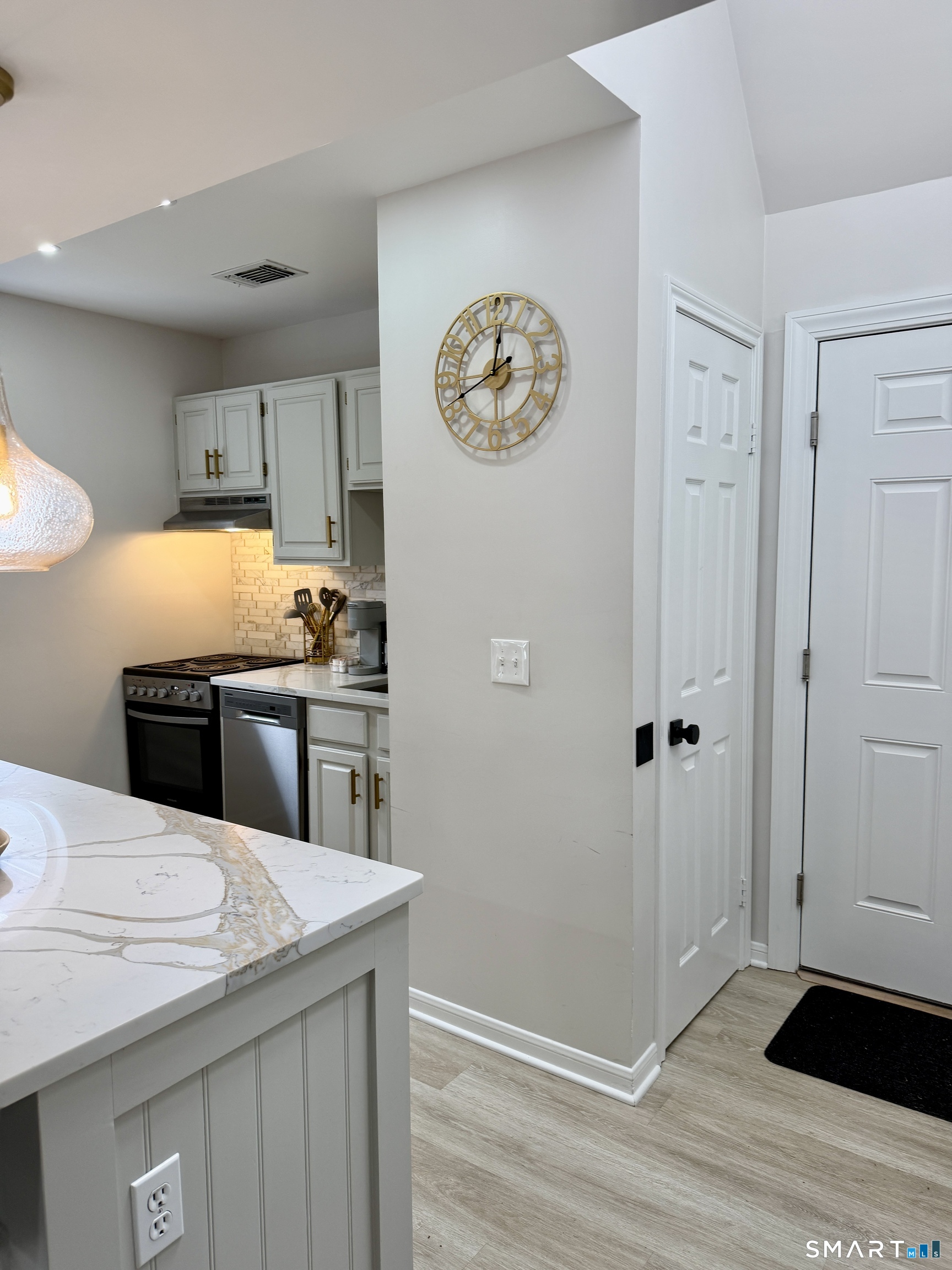 1621 Old Pond Lane Norwich CT 06360