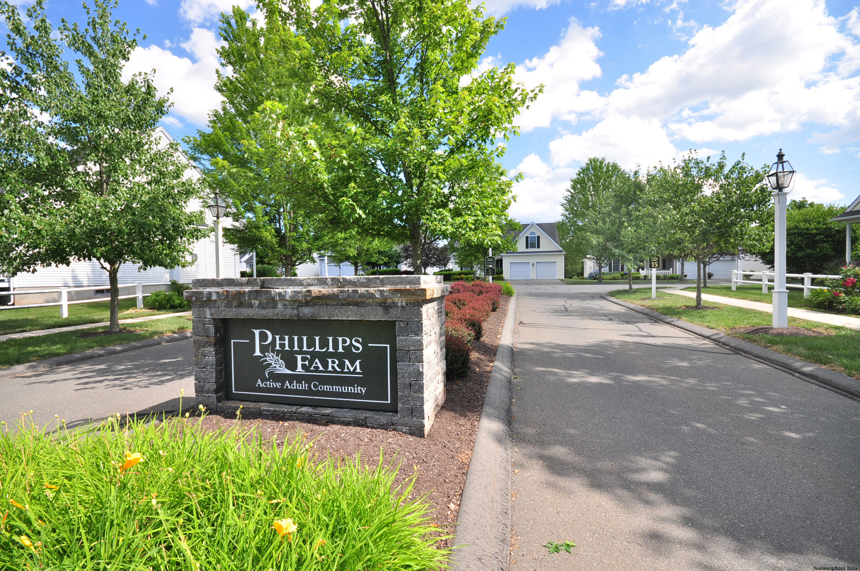 6 Strawberry Lane East Hartford CT 06118