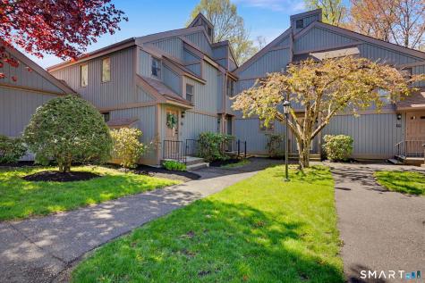 135 Heatherwood Drive Brookfield CT 06804