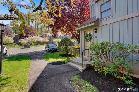 135 Heatherwood Drive Brookfield CT 06804