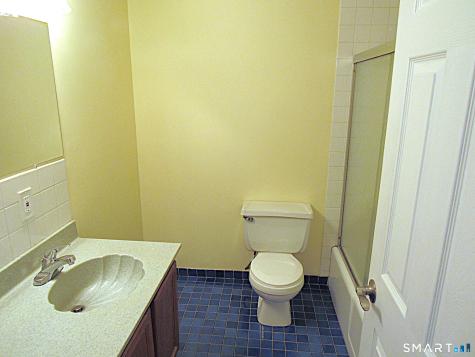 138 Williamstown Court Newington CT 06111