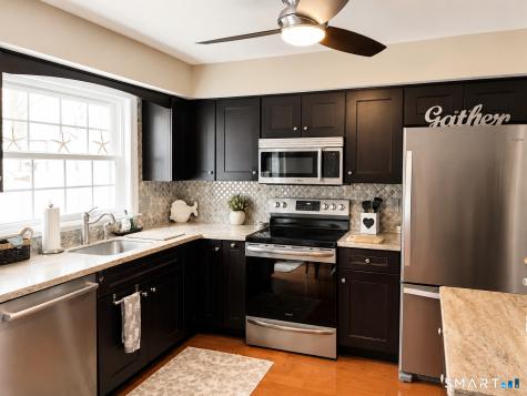 18 Founders Village Clinton CT 06413