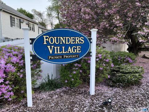 18 Founders Village Clinton CT 06413