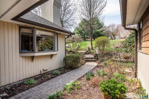 28 Cary Lane Bloomfield CT 06002