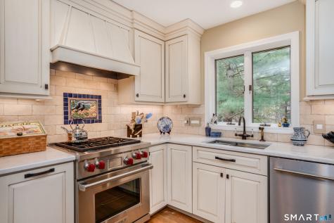 28 Cary Lane Bloomfield CT 06002