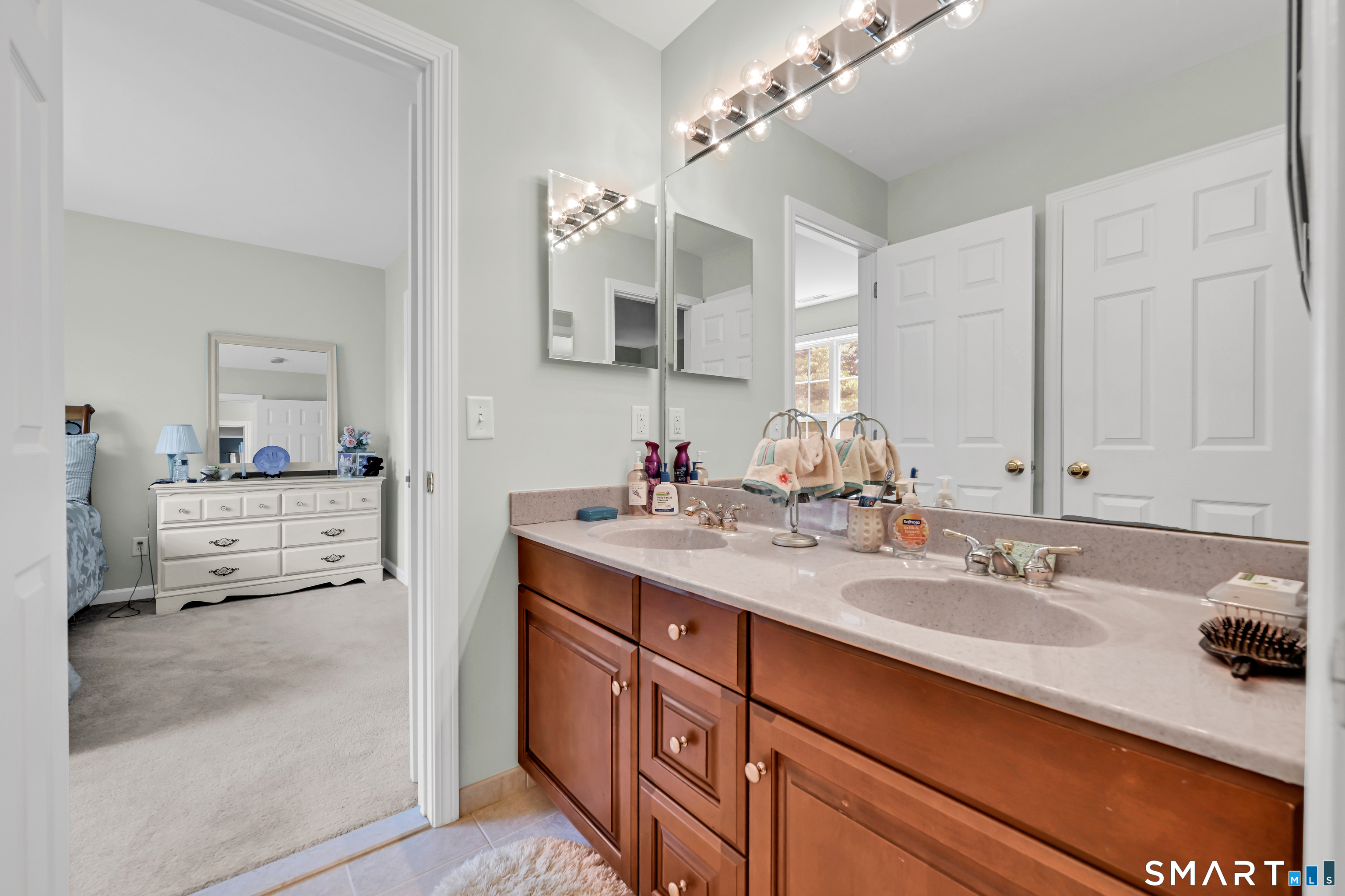 36 Independence Circle Middlebury CT 06762