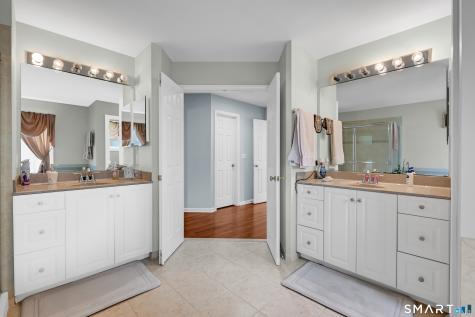 36 Independence Circle Middlebury CT 06762