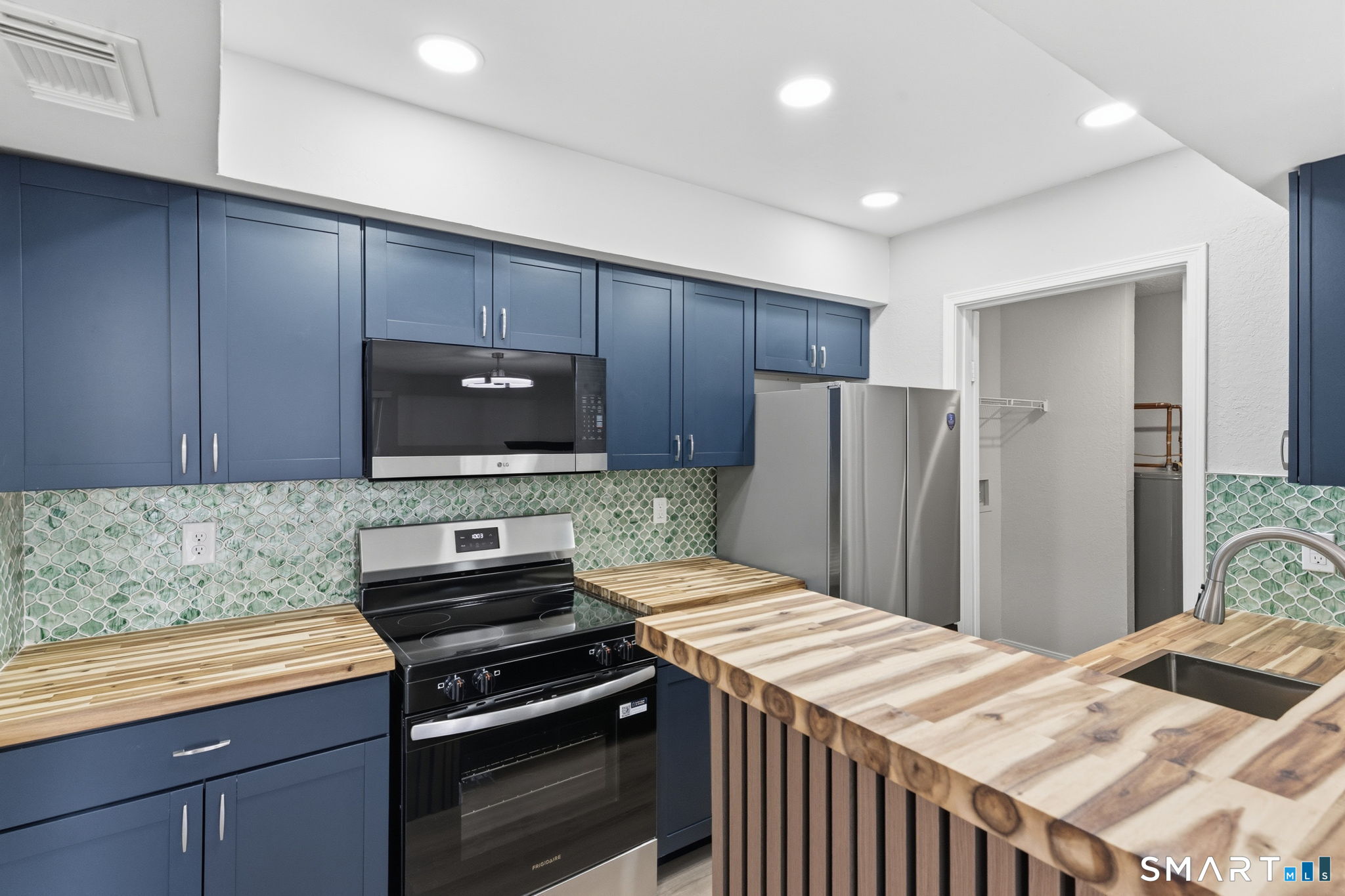 87 Leafwood Lane Groton CT 06340