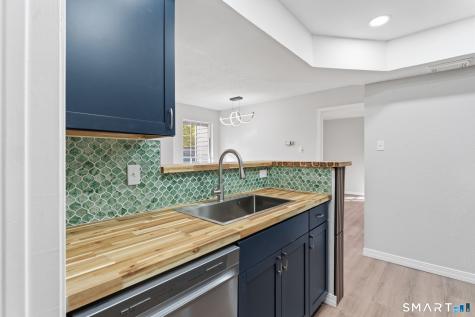 87 Leafwood Lane Groton CT 06340