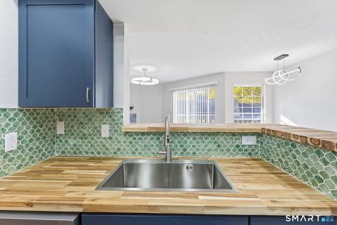 87 Leafwood Lane Groton CT 06340