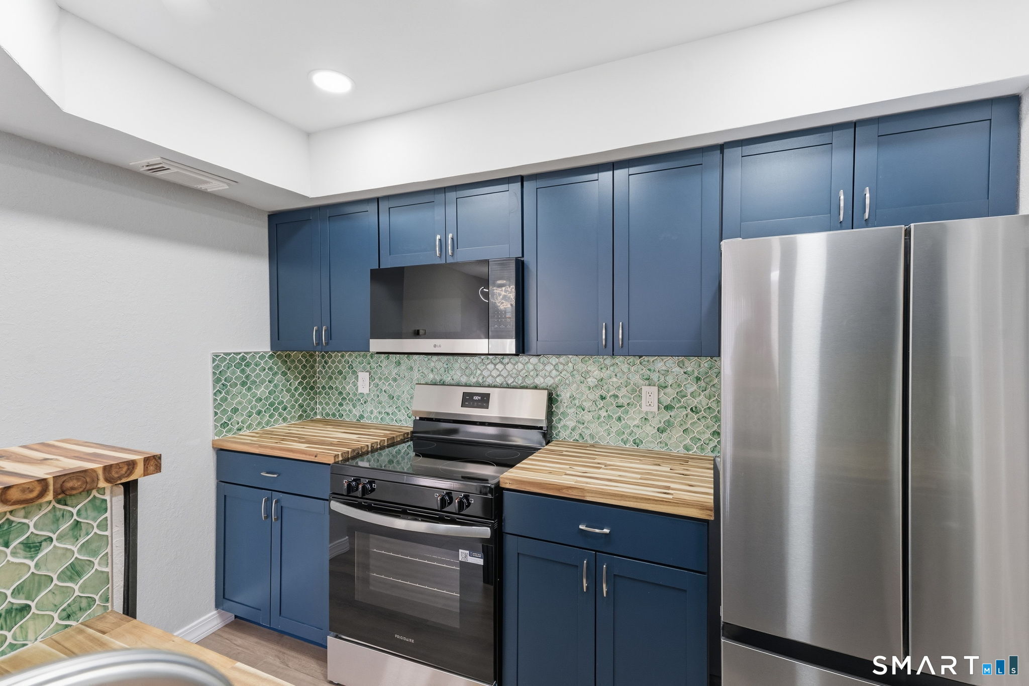 87 Leafwood Lane Groton CT 06340