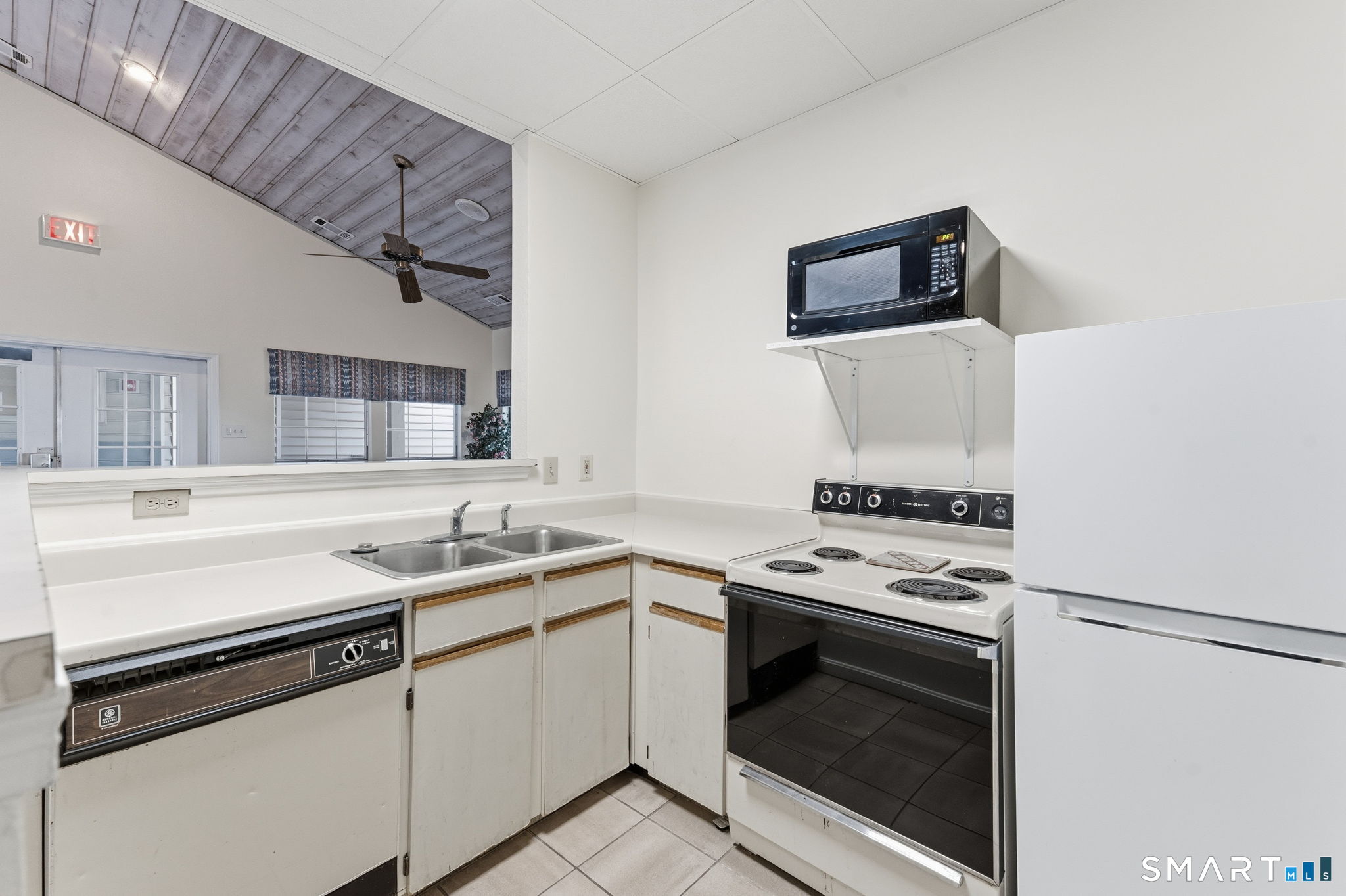 87 Leafwood Lane Groton CT 06340