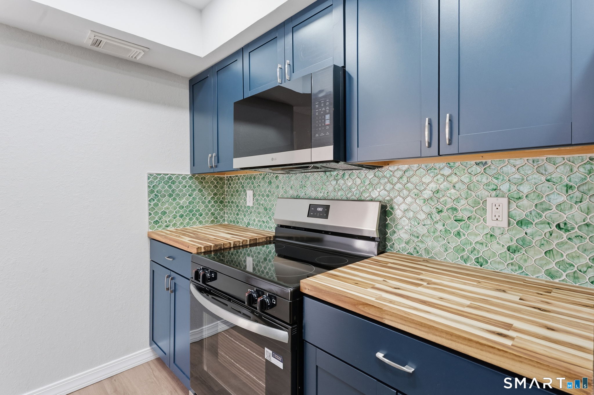87 Leafwood Lane Groton CT 06340