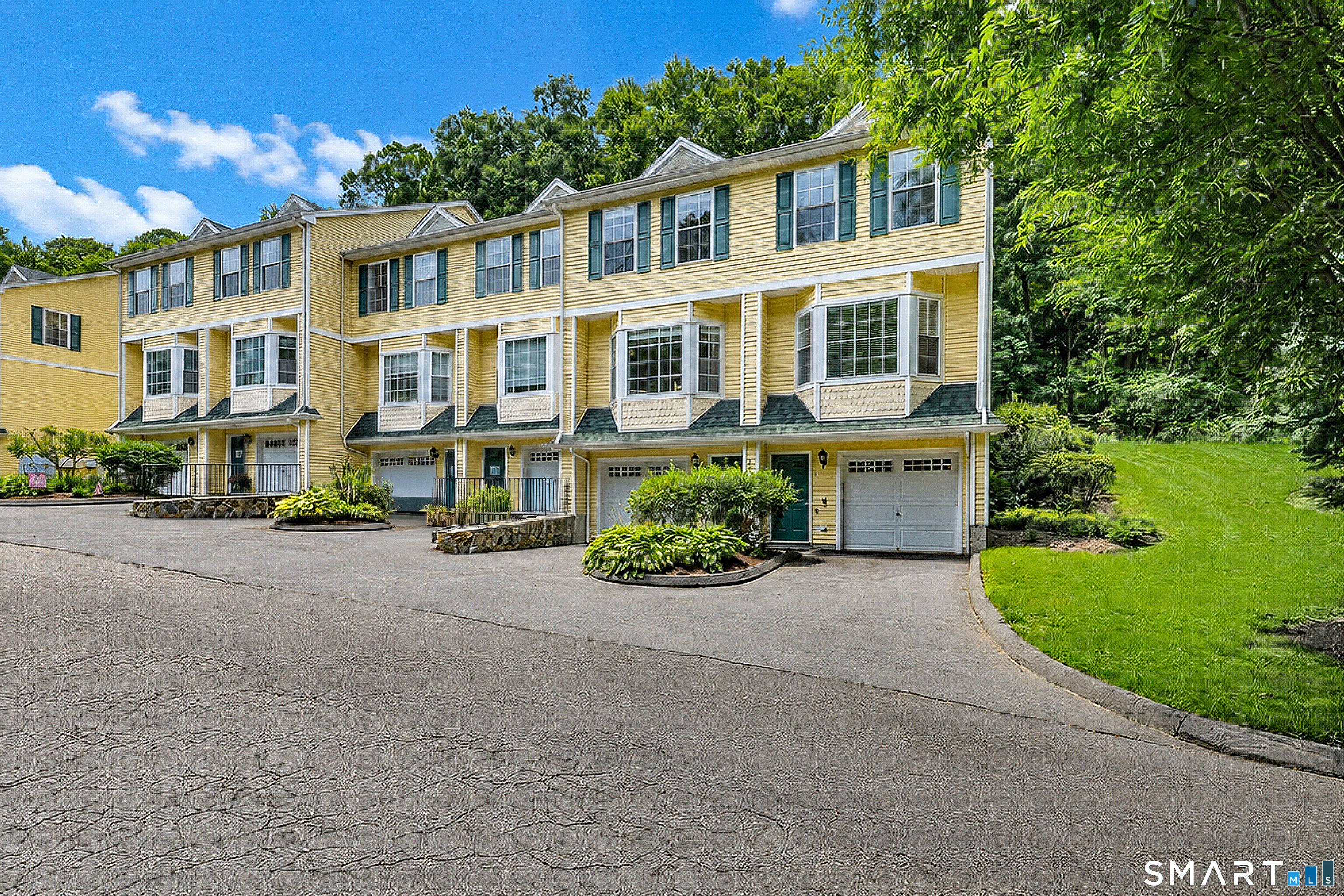 2 Great Oak Ridge Way Seymour CT 06483