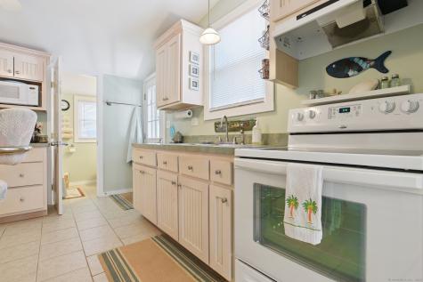 30 Hartford Avenue Old Lyme CT 06371