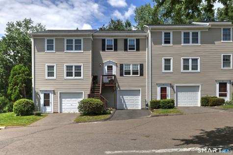 22 Summit Commons Derby CT 06418