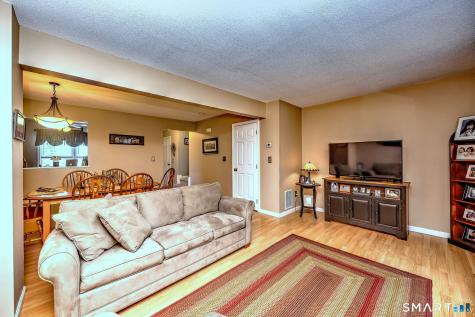 22 Summit Commons Derby CT 06418