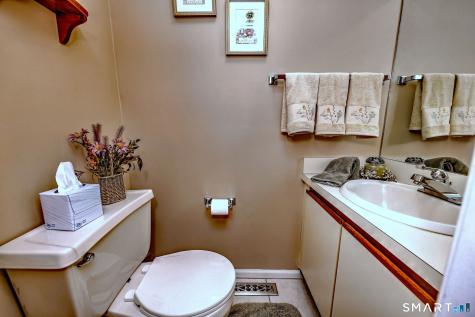22 Summit Commons Derby CT 06418