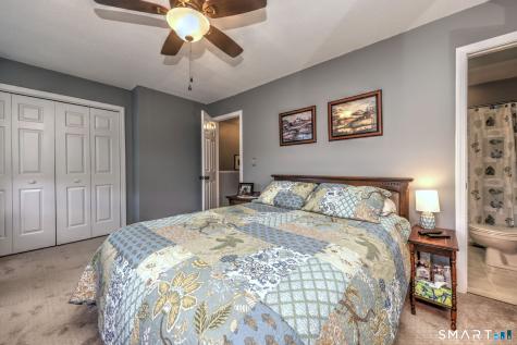 22 Summit Commons Derby CT 06418