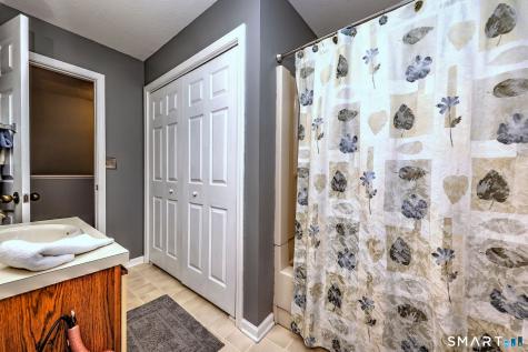 22 Summit Commons Derby CT 06418