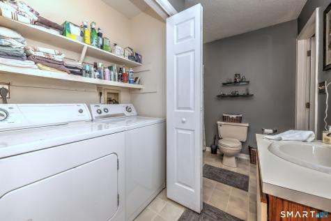 22 Summit Commons Derby CT 06418