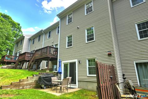 22 Summit Commons Derby CT 06418