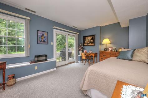 22 Summit Commons Derby CT 06418