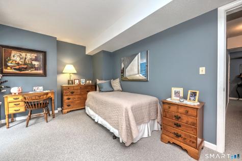 22 Summit Commons Derby CT 06418