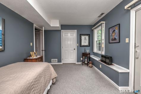22 Summit Commons Derby CT 06418