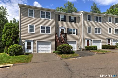 22 Summit Commons Derby CT 06418