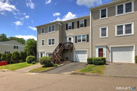 22 Summit Commons Derby CT 06418
