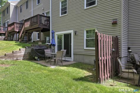 22 Summit Commons Derby CT 06418