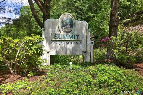 22 Summit Commons Derby CT 06418